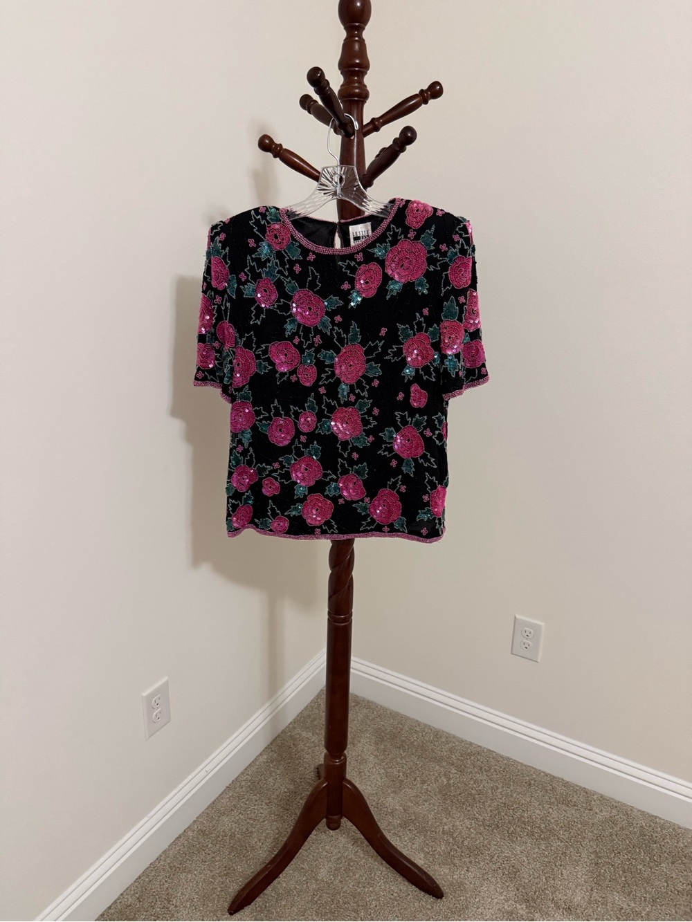 Vintage beaded Floral Short-Sleeve Top - Black with Pink Roses
